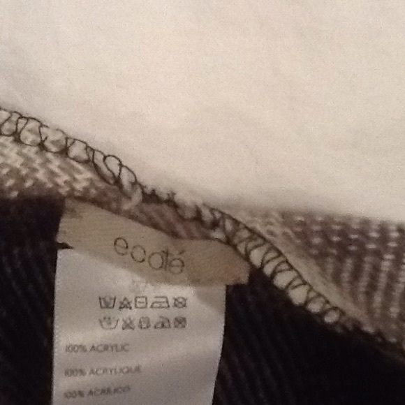 Urban Outfitters poncho - Picture 2 of 3